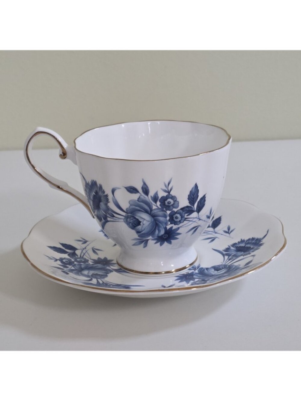 Vintage Sandringham English Bone China Teacup & Saucer Set Blue Roses Gold Trim - Picture 4 of 14